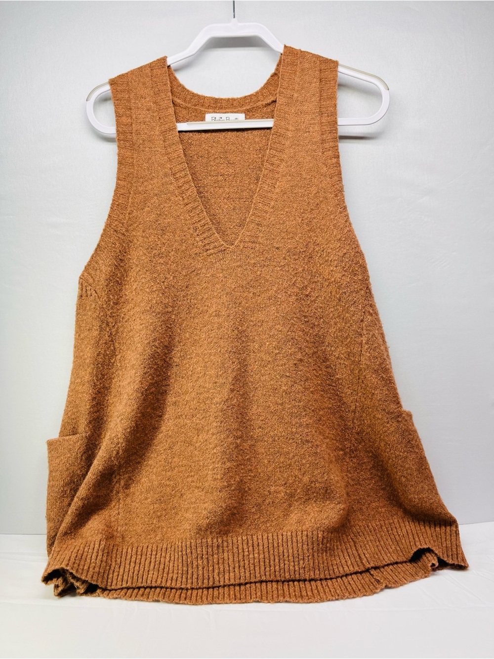 Cozy V-Neck Sweater Vest‎ - Rust